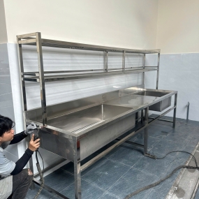 Thi Công Inox Quán Mì Cay Chuyên Nghiệp