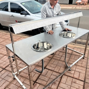 Bàn làm yến bằng inox tại Long Khánh
