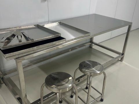 Gia công bàn inox thú y tại Long Khánh