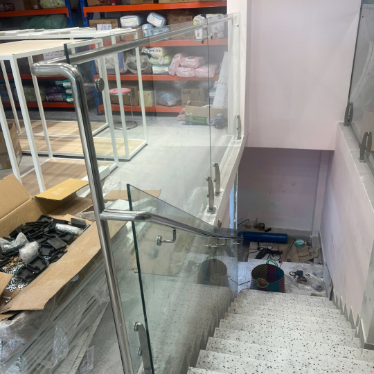 Lan can cầu thang inox kết hợp kính cường lực Long Khánh