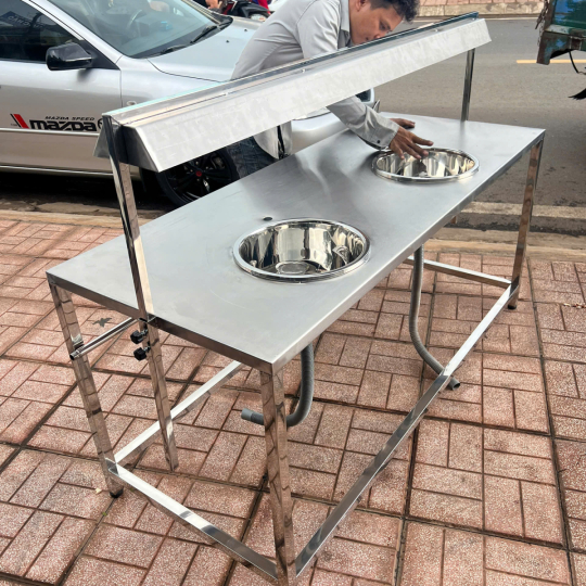 Bàn làm yến sào Long Khánh
