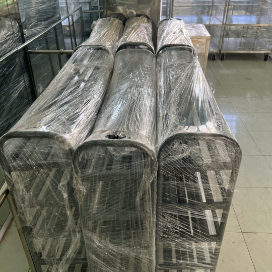Kệ để đồ inox di động long khánh