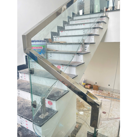 Cầu thang inox - kính cường lực long khánh
