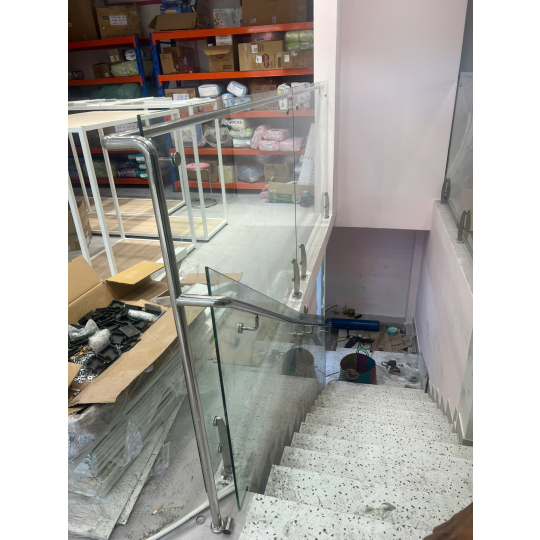 Lan can cầu thang inox kết hợp kính cường lực Long Khánh