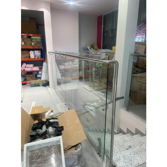 Lan can cầu thang inox kết hợp kính cường lực Long Khánh
