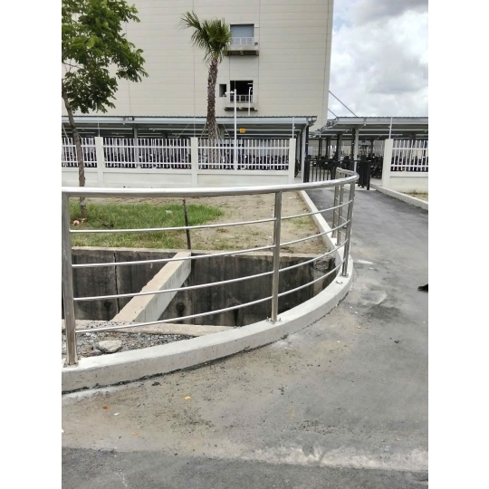 Lan can inox Khu công nghiệp